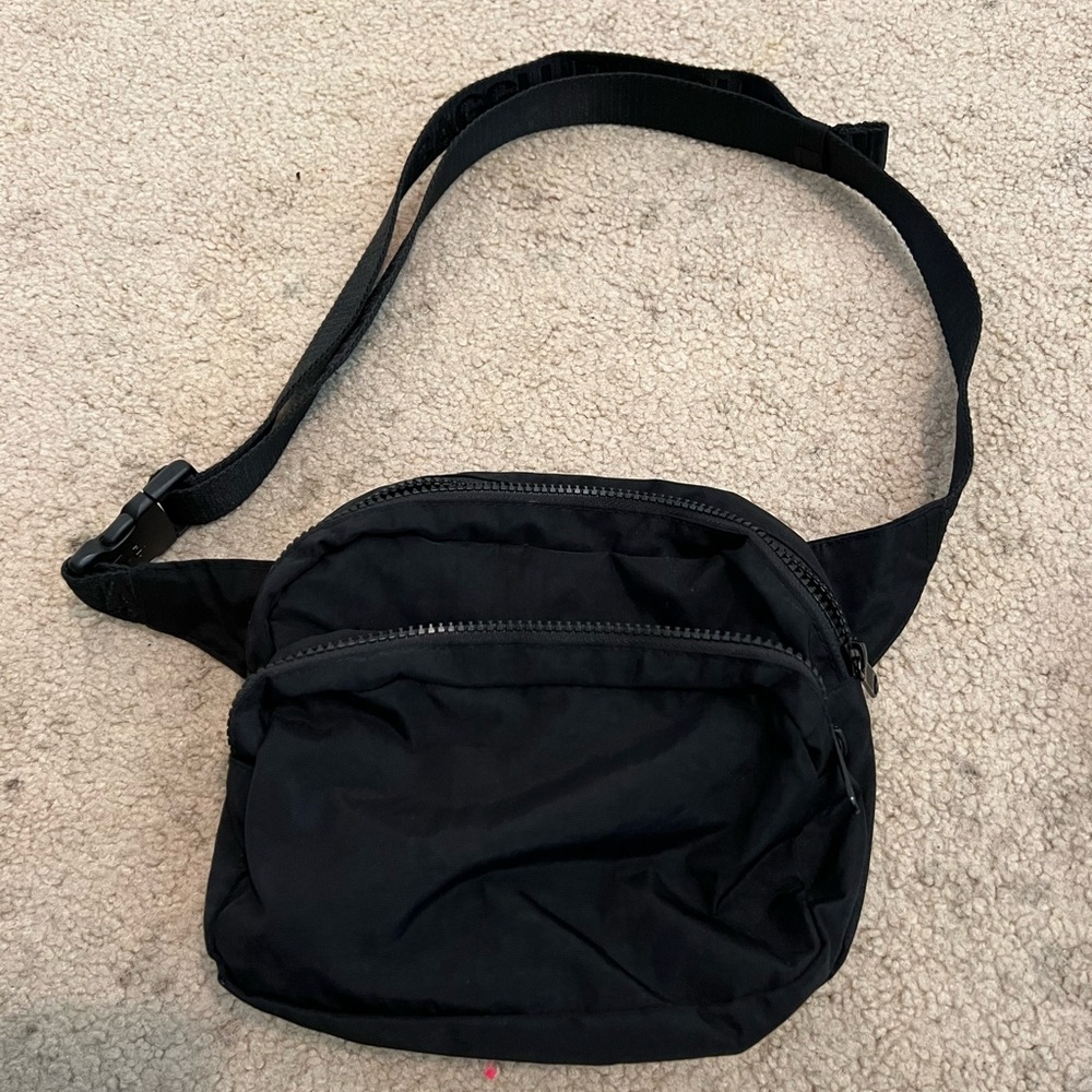 BAGGU CROSS BODY FANNY